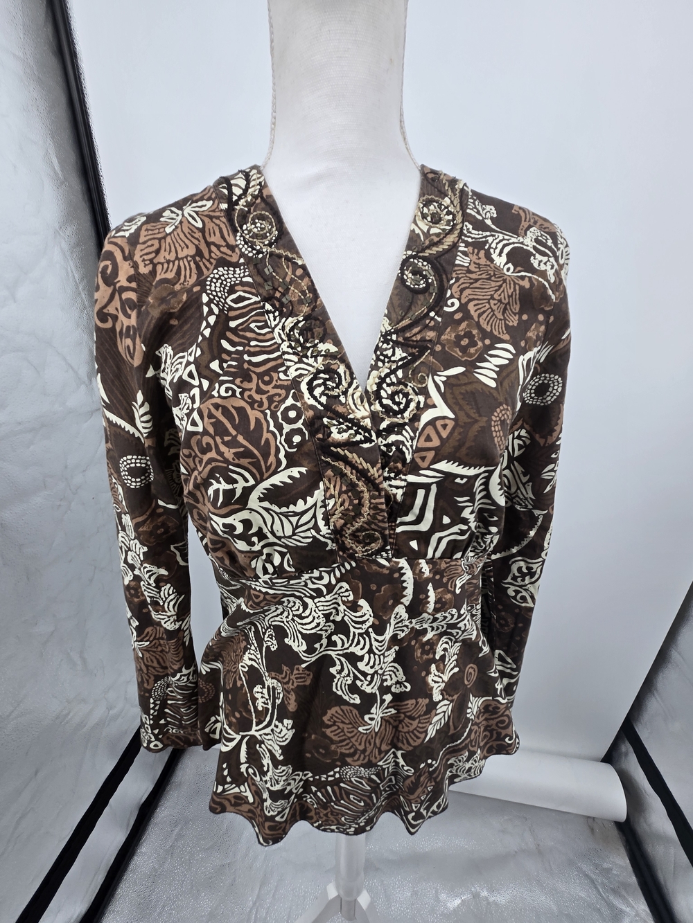 Chico's Brown and Cream Printed Ruffle V-Neck Blouse Size 0 (Small) 7296